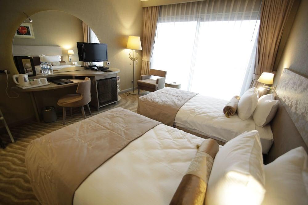 Doubletree By Hilton Istanbul Atasehir Hotel & Conference Centre Exterior foto