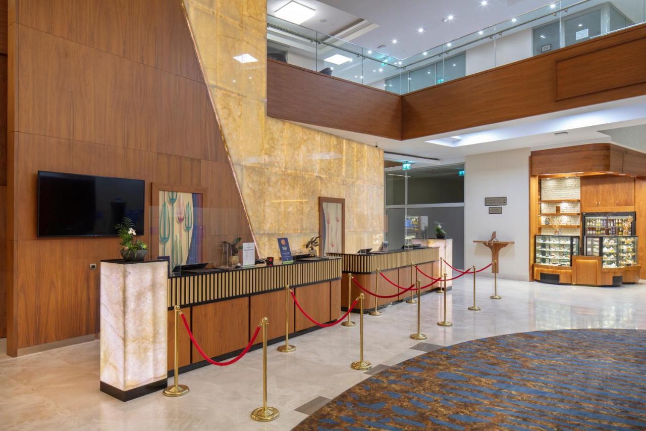 Doubletree By Hilton Istanbul Atasehir Hotel & Conference Centre Exterior foto