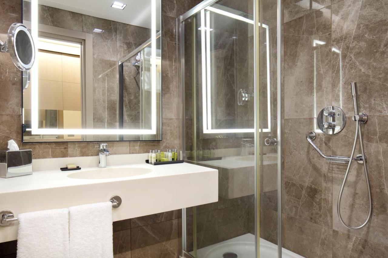 Doubletree By Hilton Istanbul Atasehir Hotel & Conference Centre Exterior foto