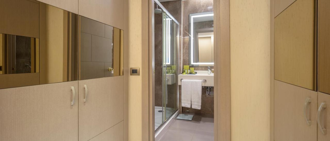 Doubletree By Hilton Istanbul Atasehir Hotel & Conference Centre Exterior foto