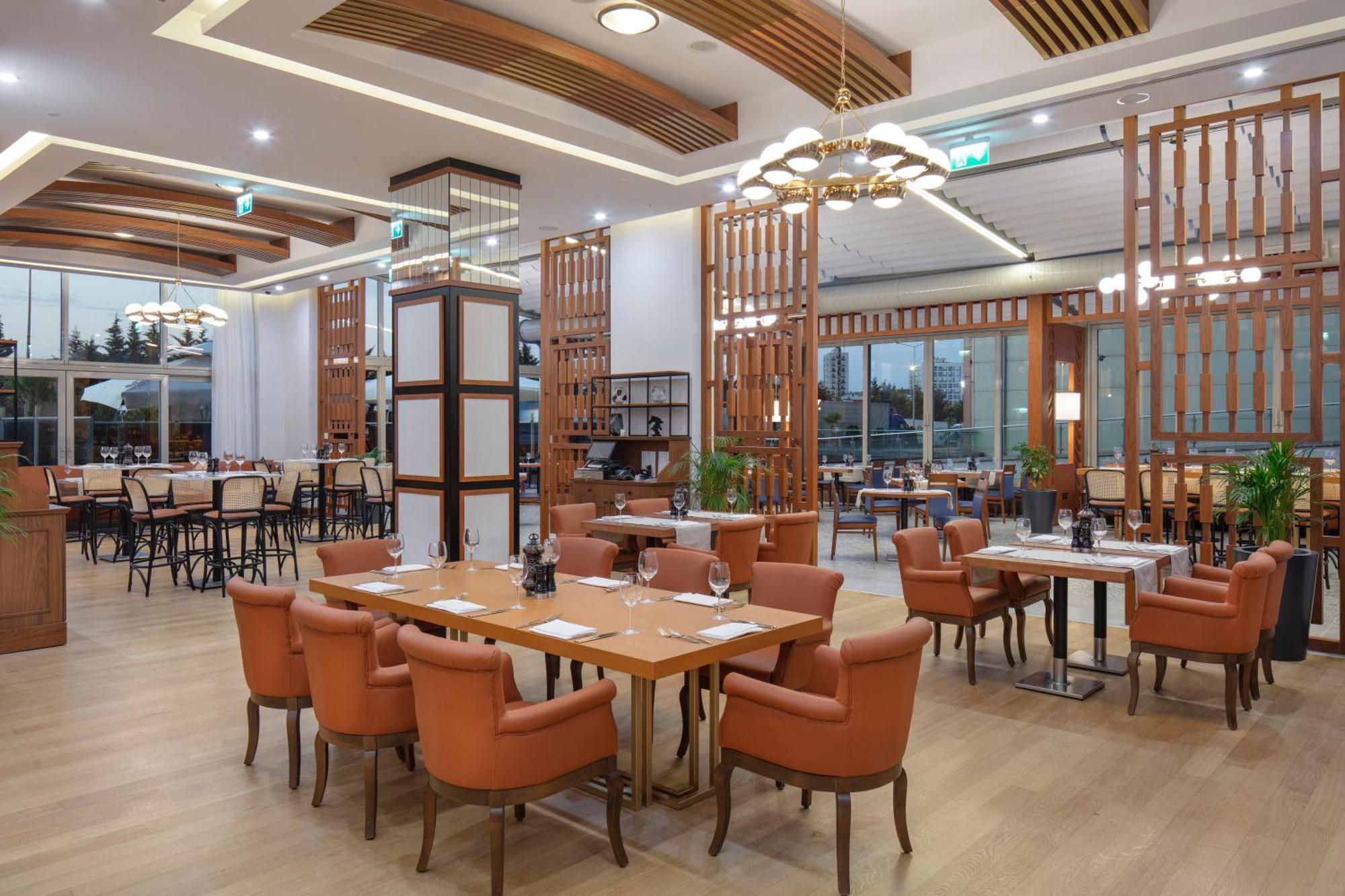 Doubletree By Hilton Istanbul Atasehir Hotel & Conference Centre Exterior foto